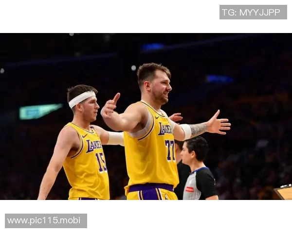 湖人战独行侠首发：詹姆斯领衔，东契奇、弗拉格缺席